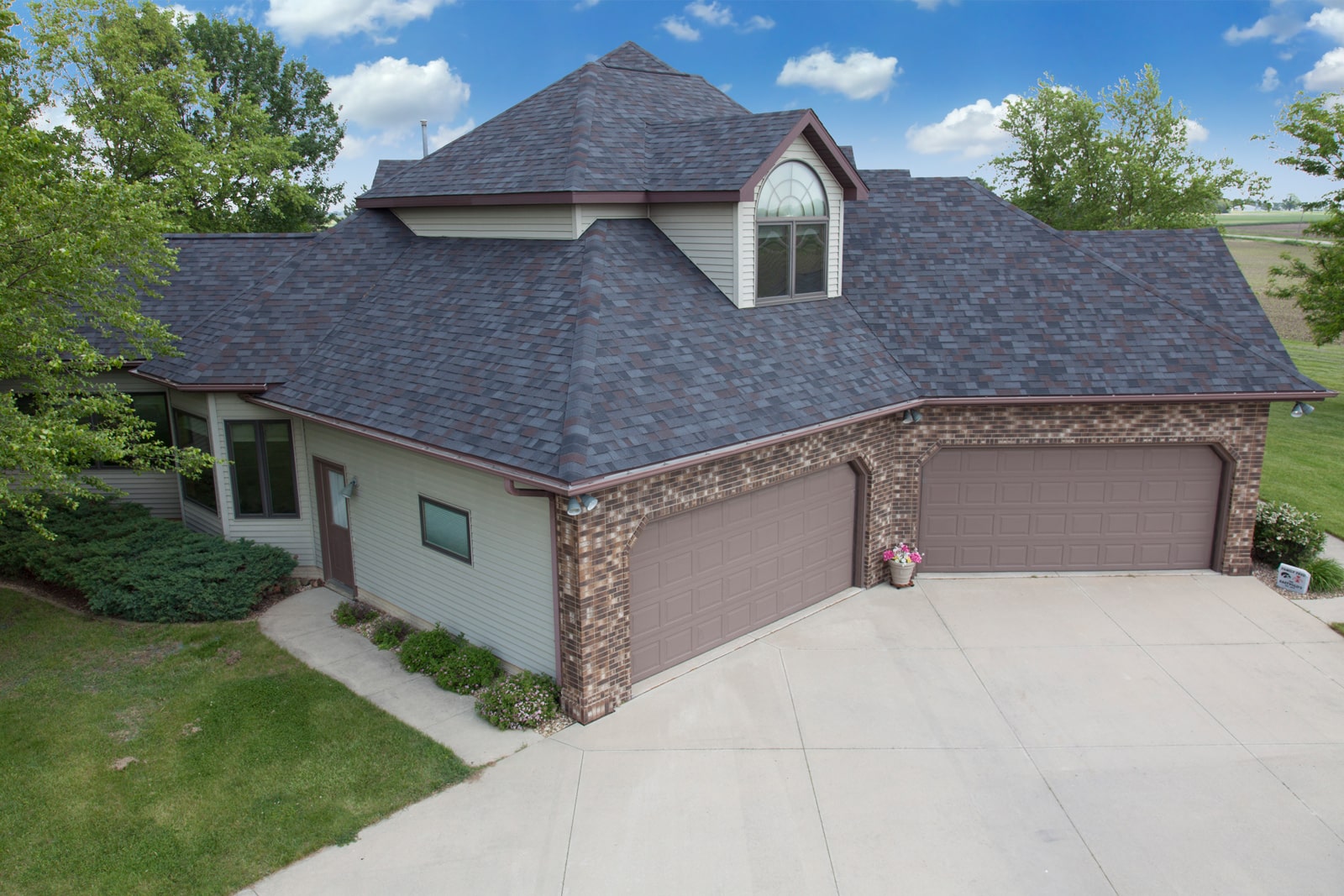 Henris Roofing Company Images